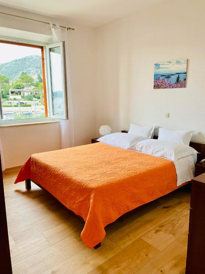 Apartments Lukrecia Hvar Town Bagian luar foto