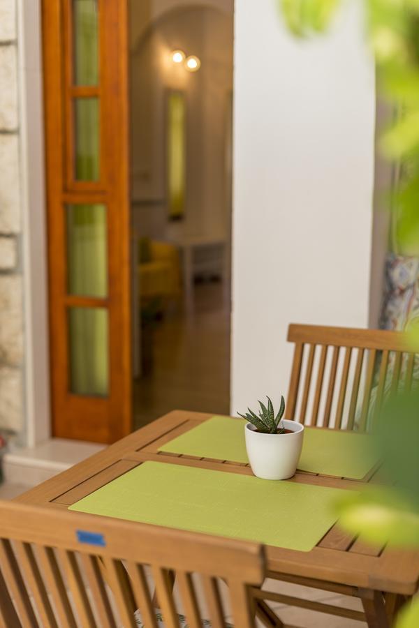 Apartments Lukrecia Hvar Town Bagian luar foto